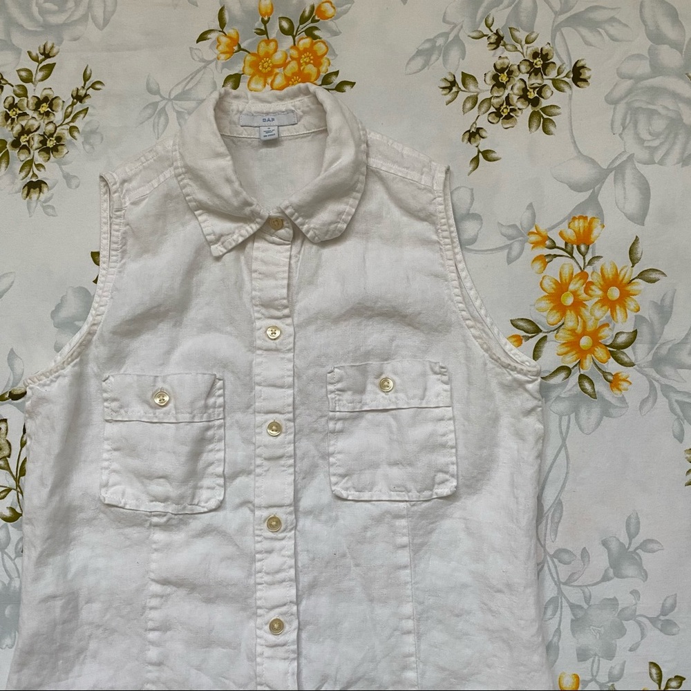 Gap Size S Sleevless Button Down Blouse - image 1